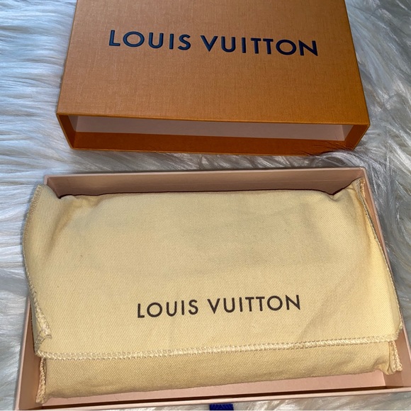 ⭐️Discontinued LV Caissa Wallet ⭐️ Pristine condition ⭐️ With tags - Picture 5 of 10